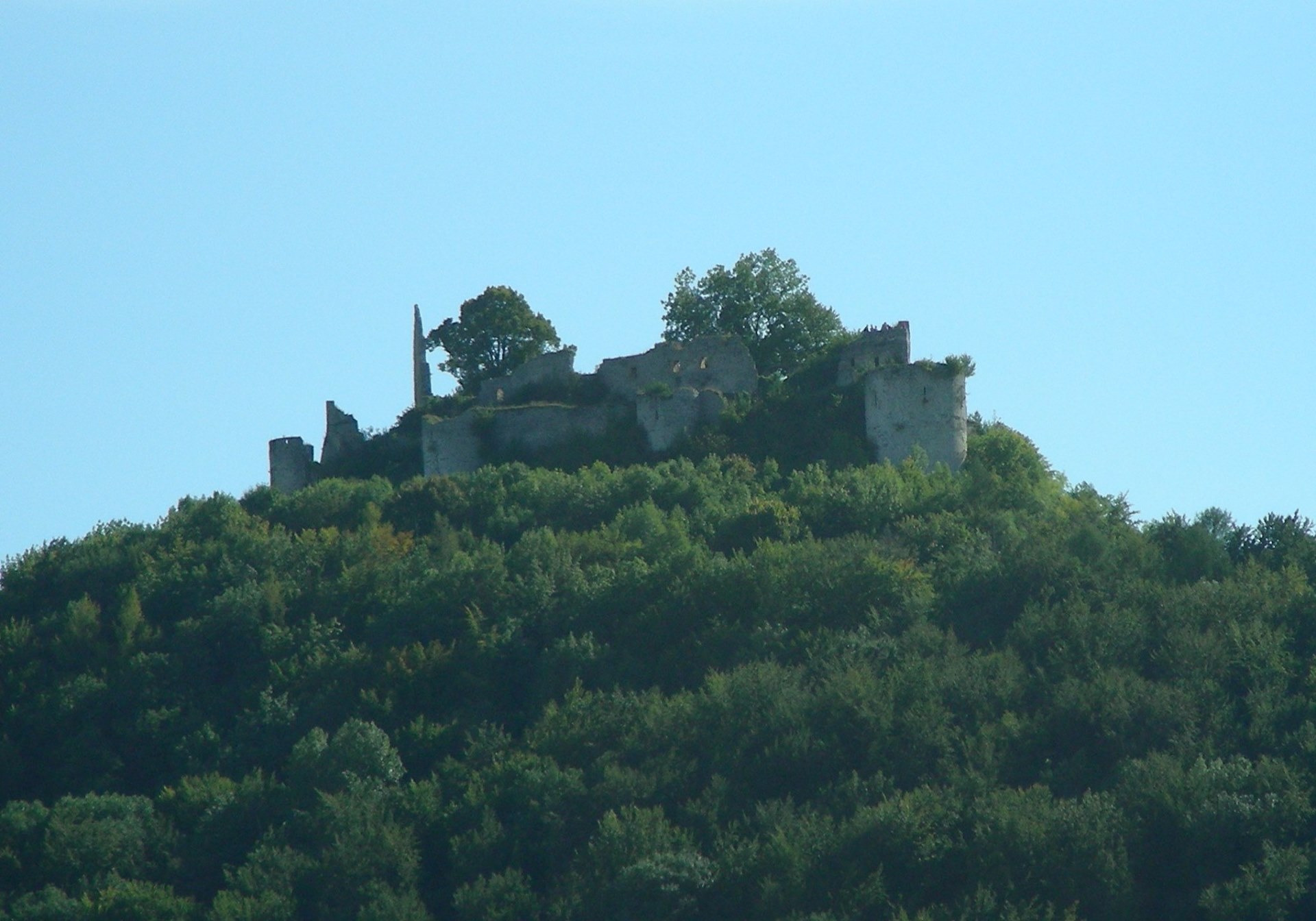 Burgruine Hohenurach im Sommer